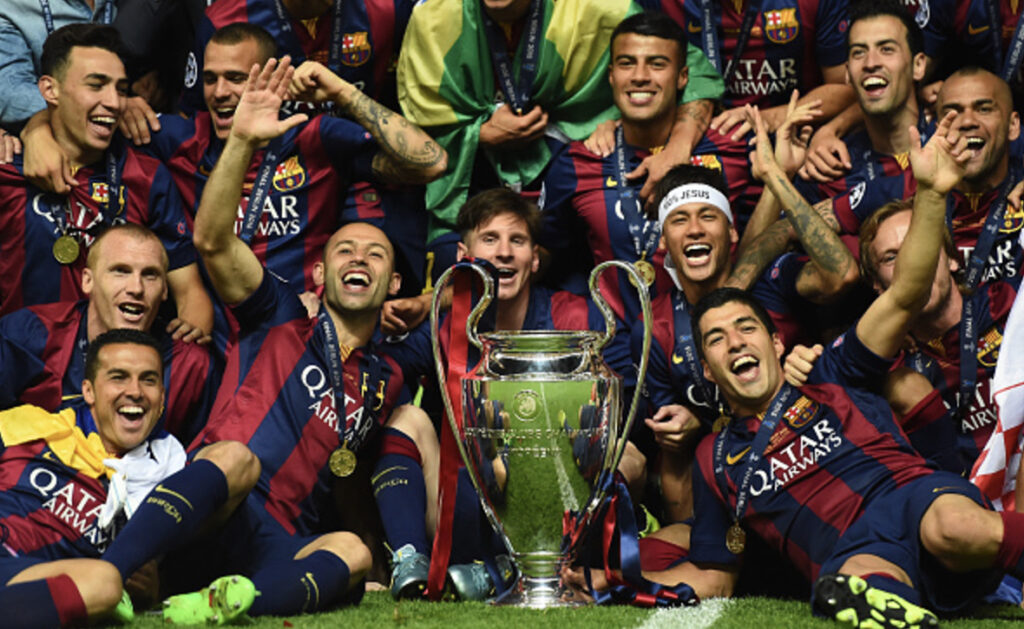 The 10 football clubs with the most trophies won
 3